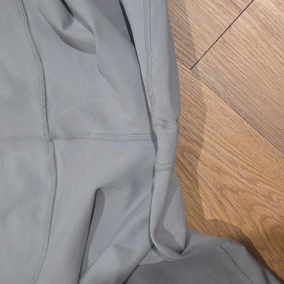 ALO Yoga Light Gray Leggings - Picture 2 of 5